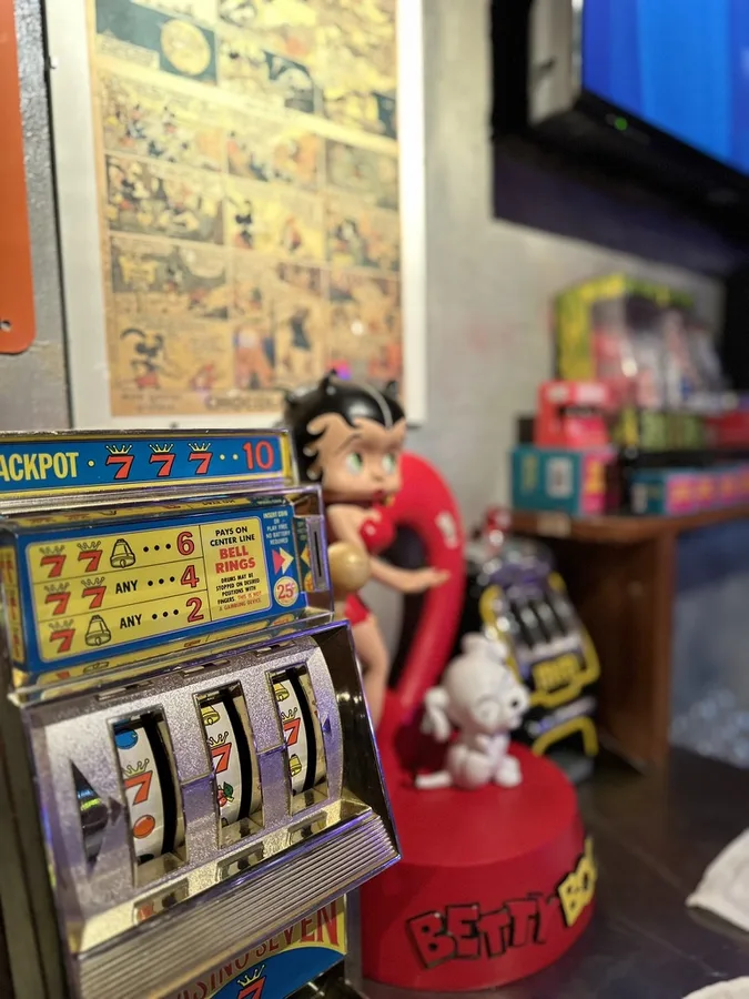 AJITO店内のヴィンテージ雑貨